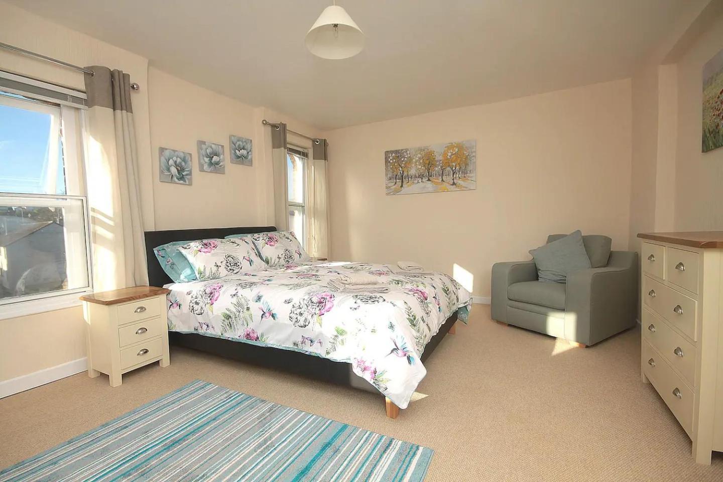 28a Benedict Street * Glastonbury